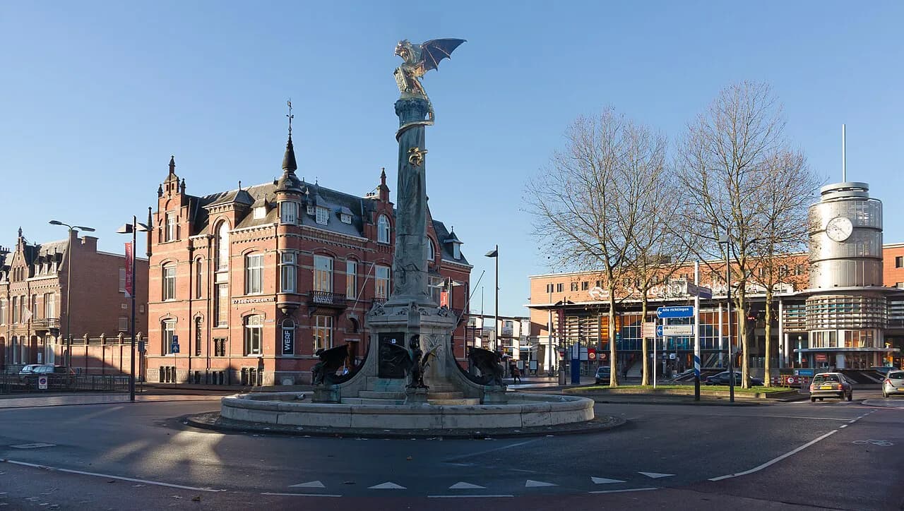 Drakenfontein Den Bosch: the Dragon Fountain by the Station