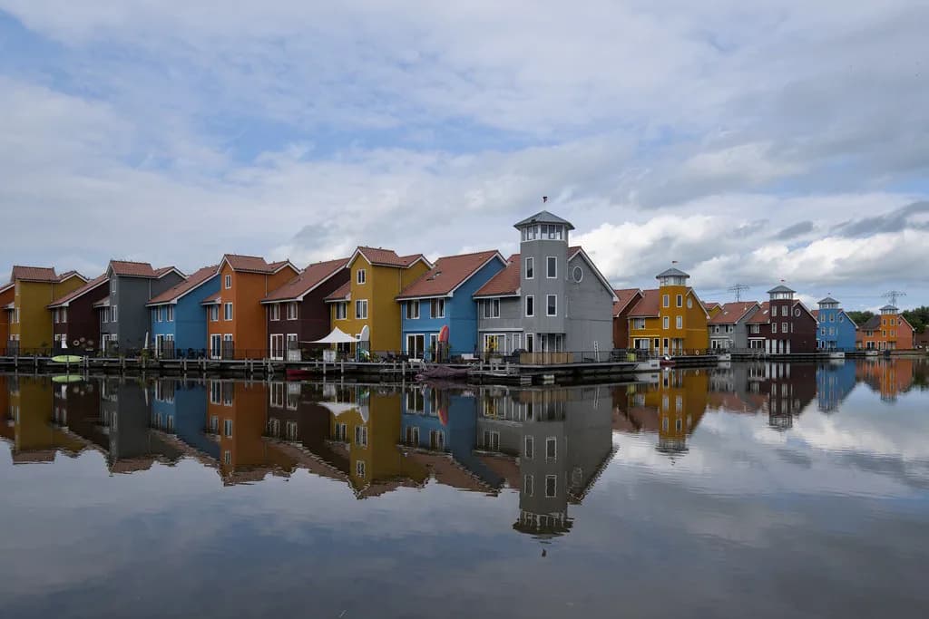 Helpman, Groningen: A Residential District Guide