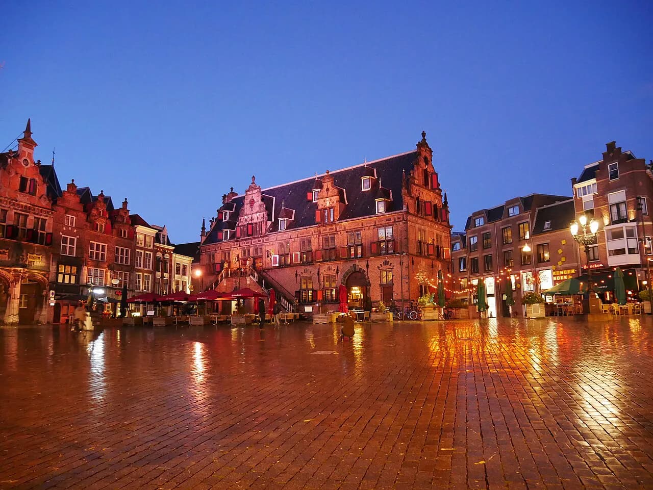 Nijmegen City Centre: What to See and How to Walk It