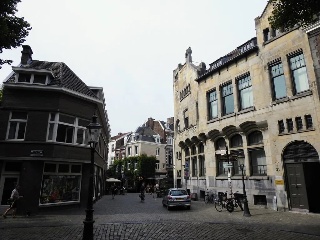 Onze-Lieve-Vrouweplein, Maastricht: What to See on the Square