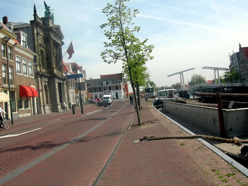 Shopping in Haarlem: Golden Streets, Markets and Opening Days