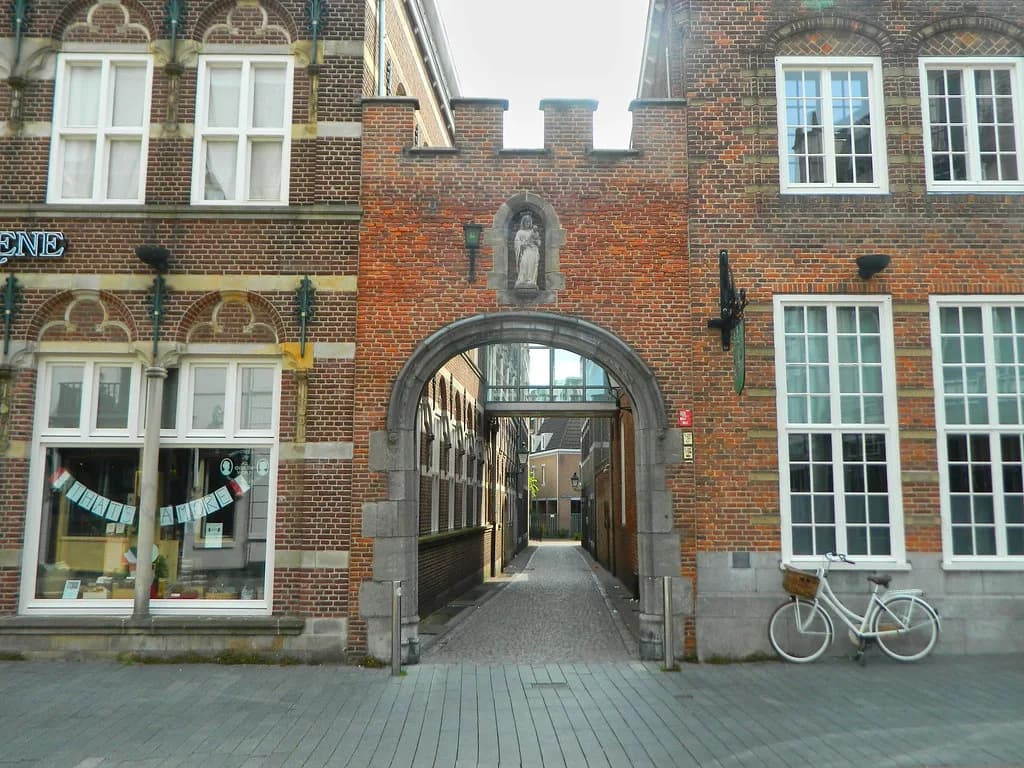 Zwanenbroedershuis Den Bosch: Visiting the Swan Brothers' House