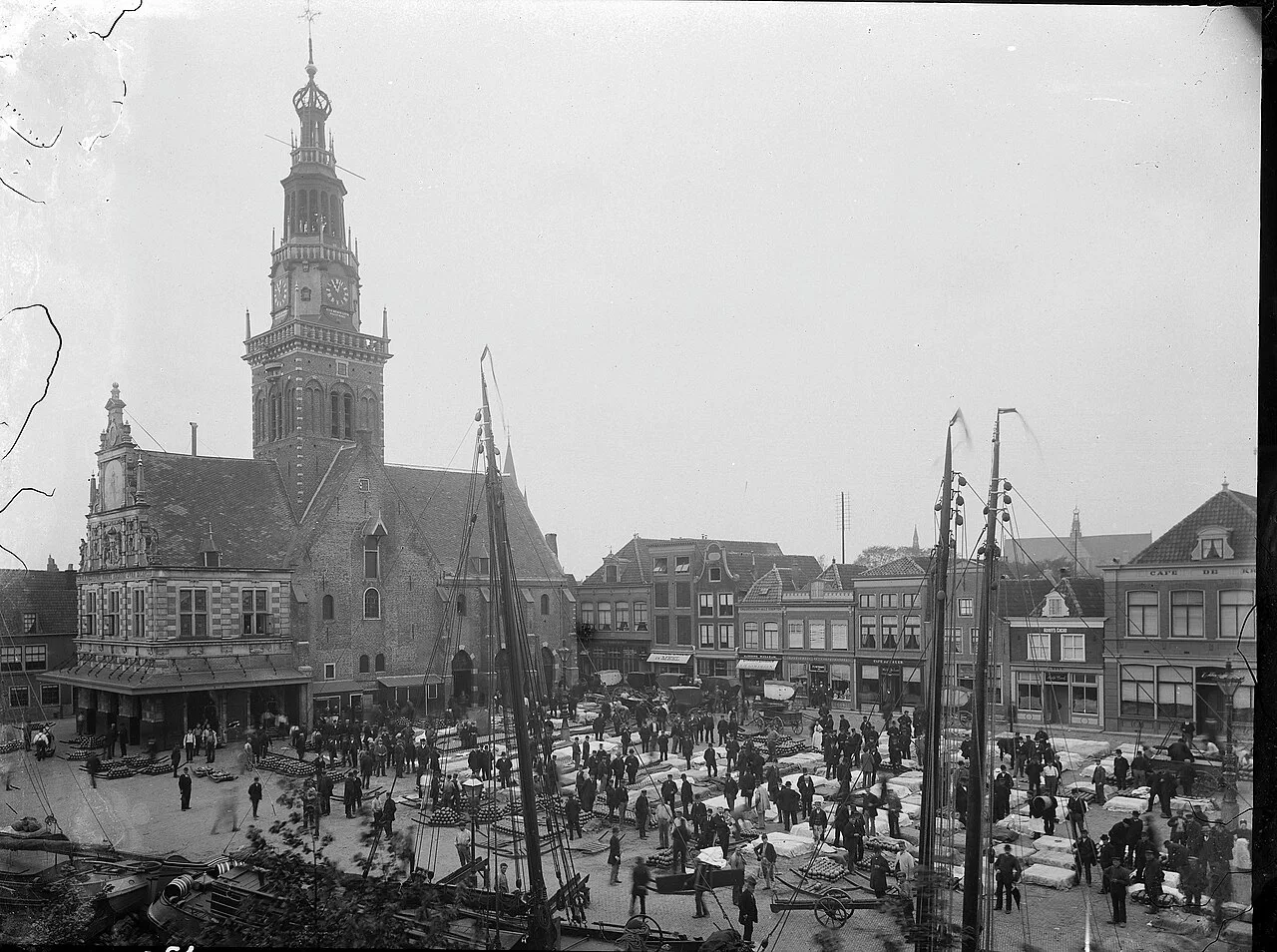 The Waag and the Kaasmarkt in Alkmaar, in an early photograph.