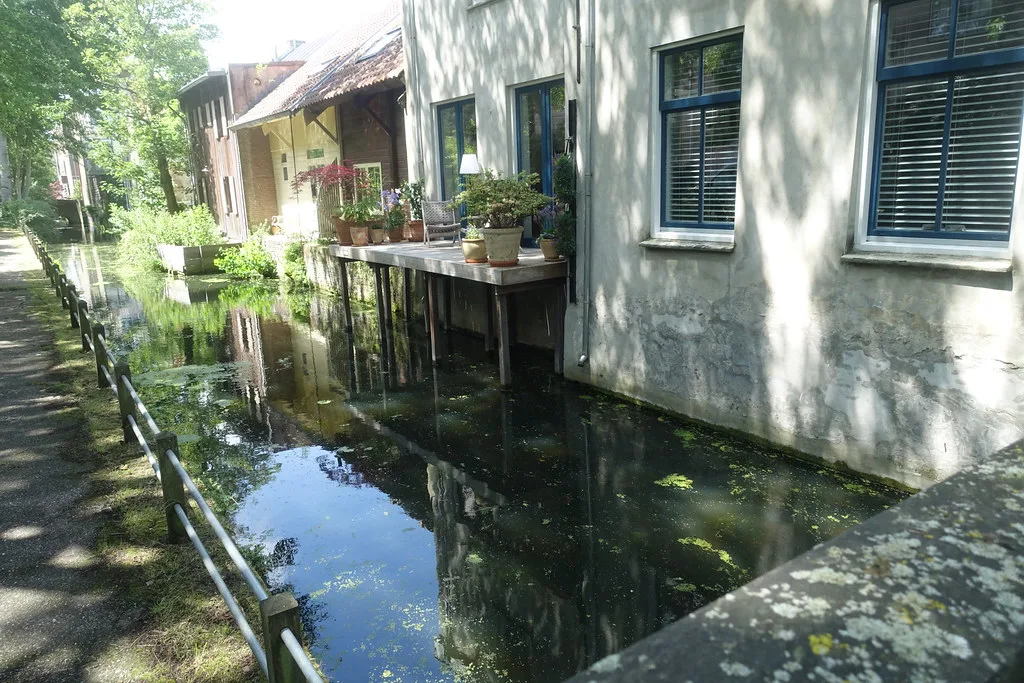 Houses backing onto the water in the Archipelbuurt, The Hague.