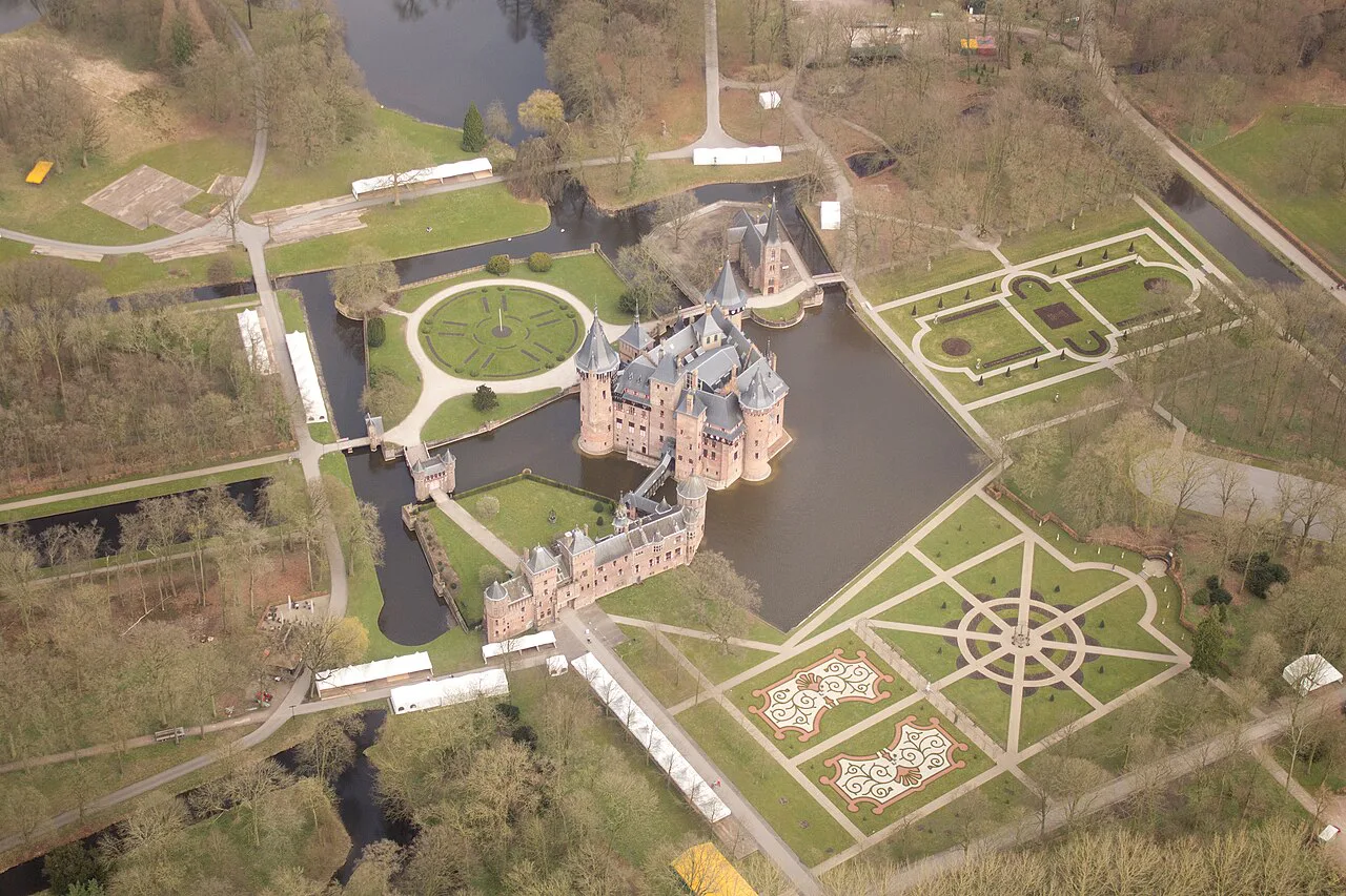 Castle De Haar and its gardens from the air.