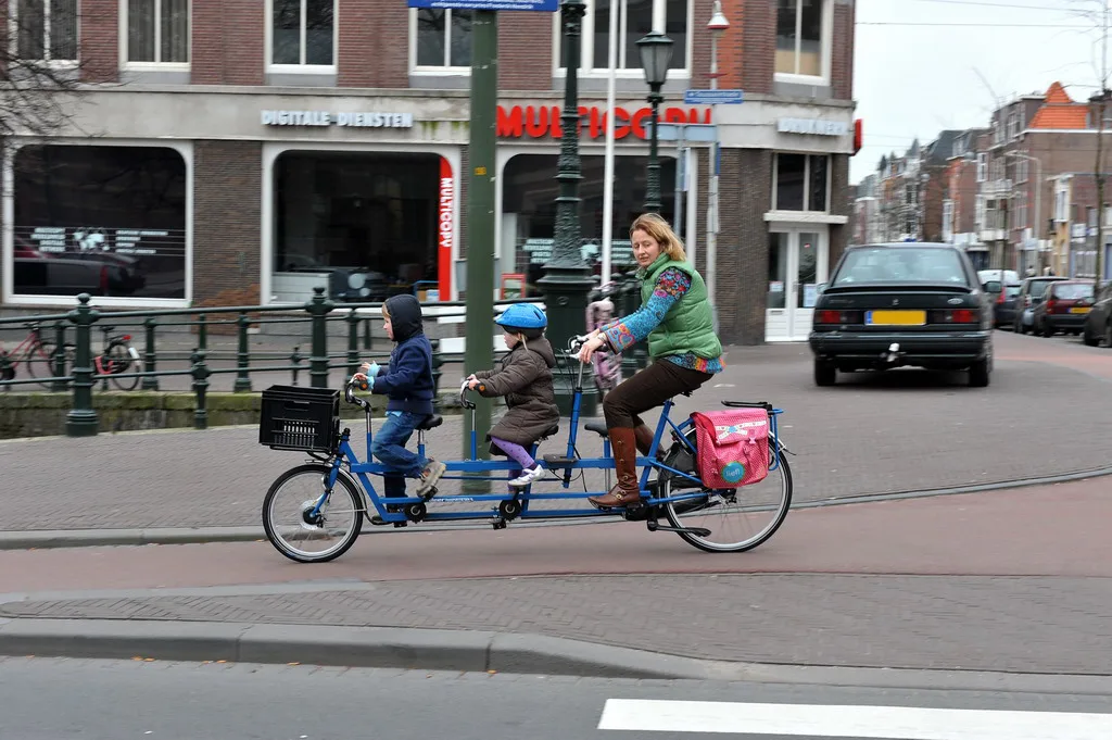 A family cycling on the Prinsessewal, The Hague.