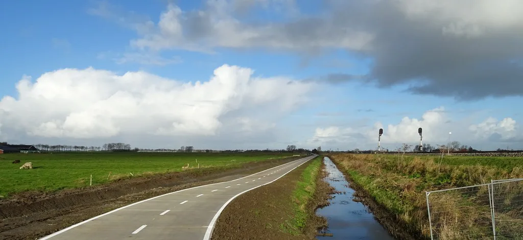 A cycle path through the polder.
