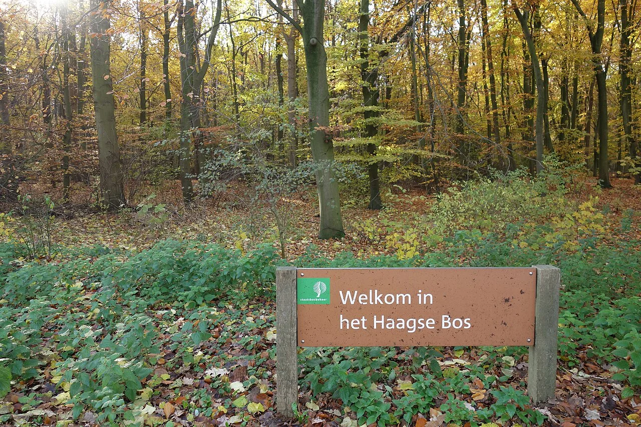 A welcome sign at the Haagse Bos, The Hague.