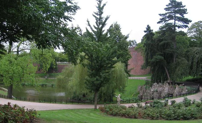 The Kronenburgerpark and its city wall, Nijmegen.