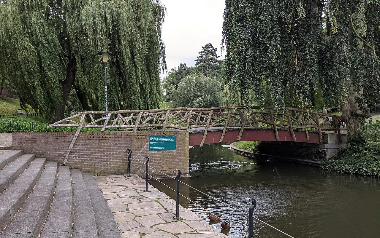 A footbridge in the Kronenburgerpark, Nijmegen.