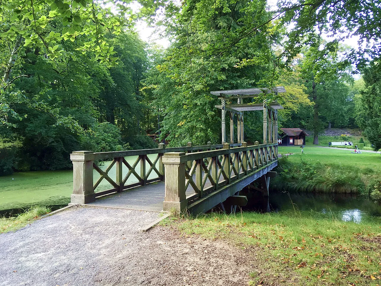 A footbridge in Landgoed Clingendael, The Hague.