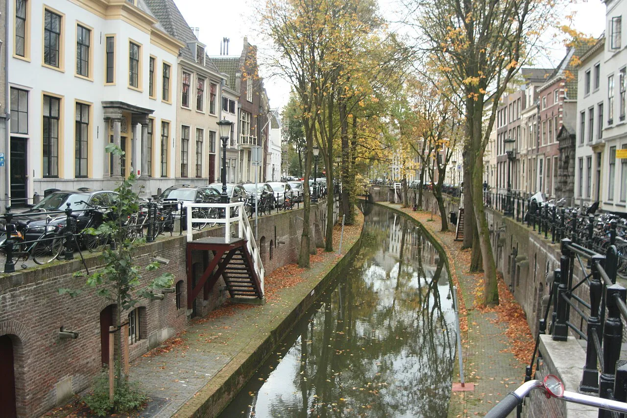 The Nieuwegracht in autumn, Museumkwartier, Utrecht.