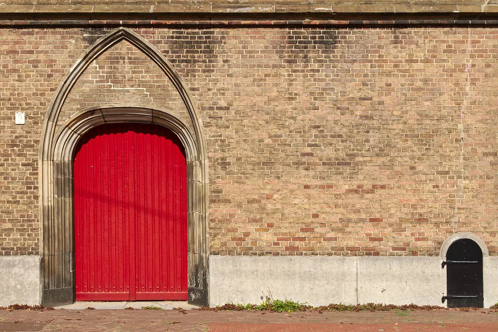 A red church door in The Hague.
