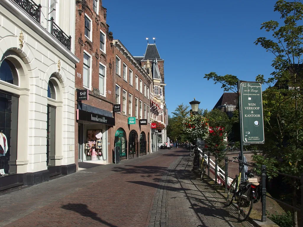 A street beside the Oudegracht, Utrecht.