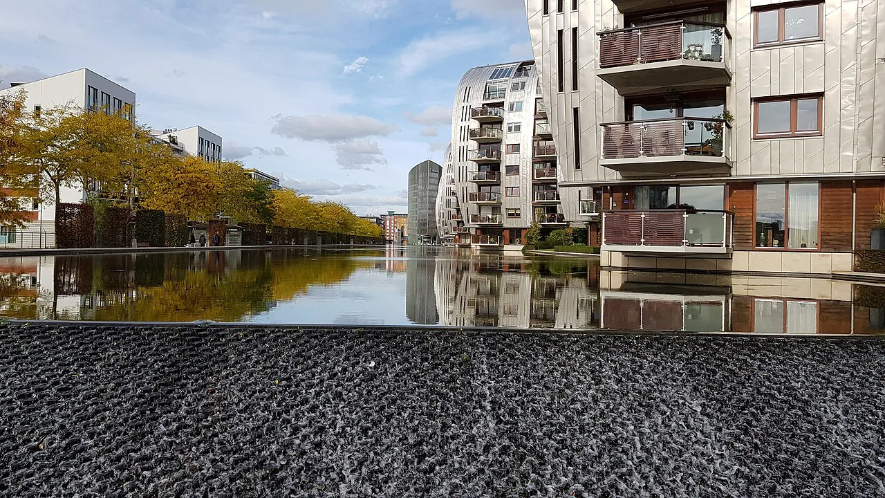 Modern apartments by the water in the Paleiskwartier, Den Bosch.