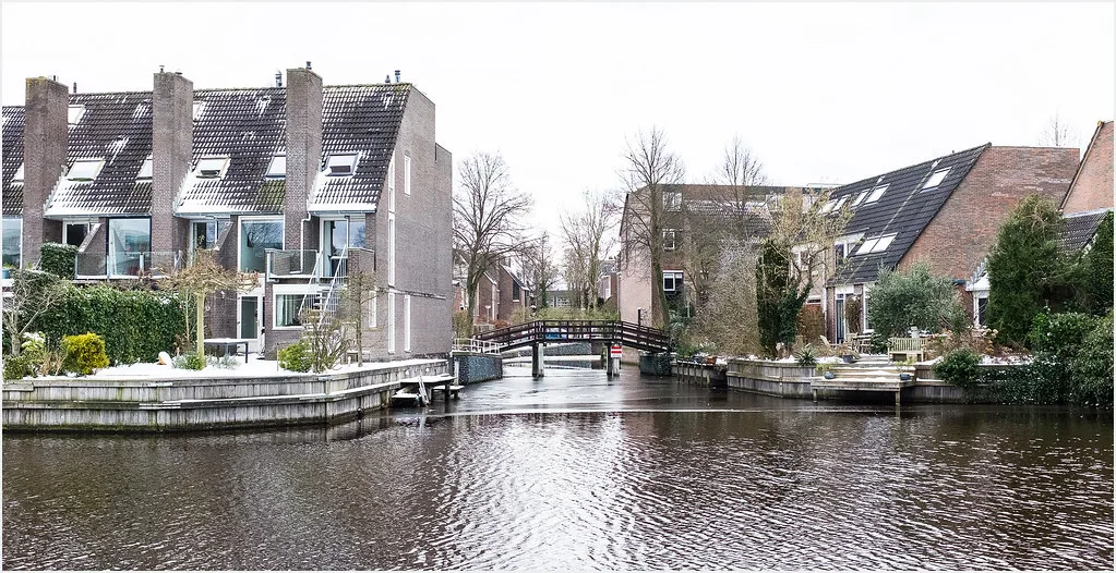 Houses by the water in the Schildersbuurt, Groningen.