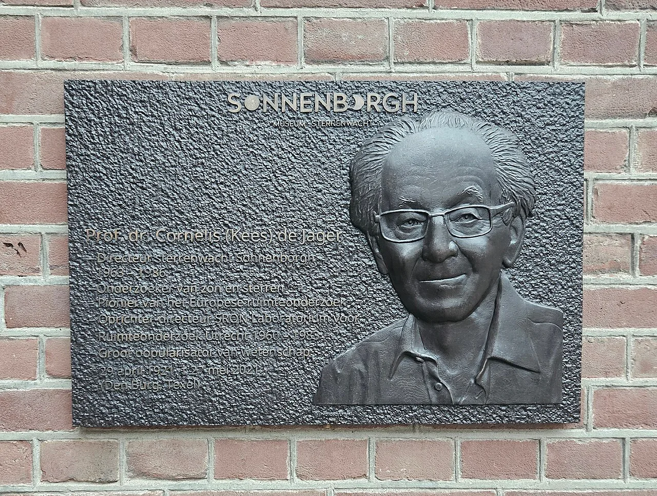 A plaque at the Sonnenborgh observatory, Utrecht.