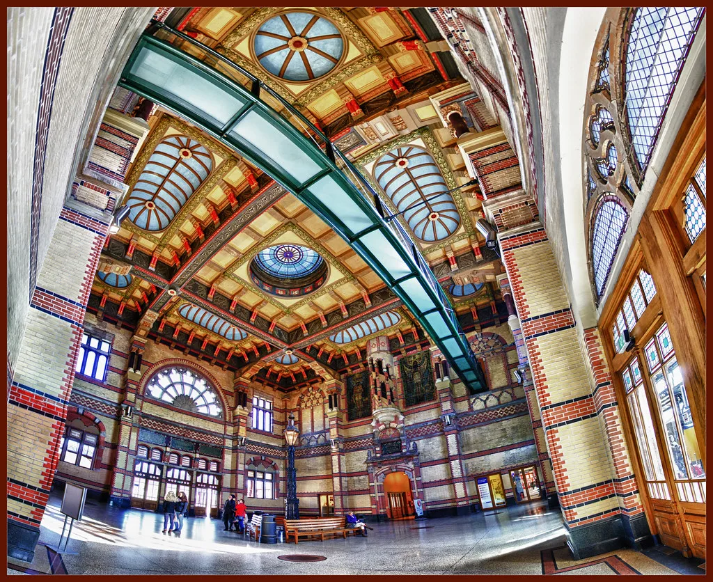 The restored hall of Groningen station.